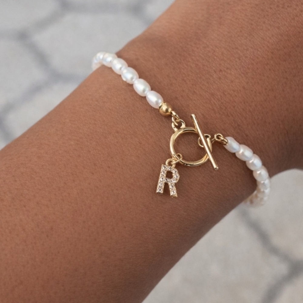 🌴 Pick 3 For $15 Pearl Gold Rhinestone Initial R Toggle Bracelet New